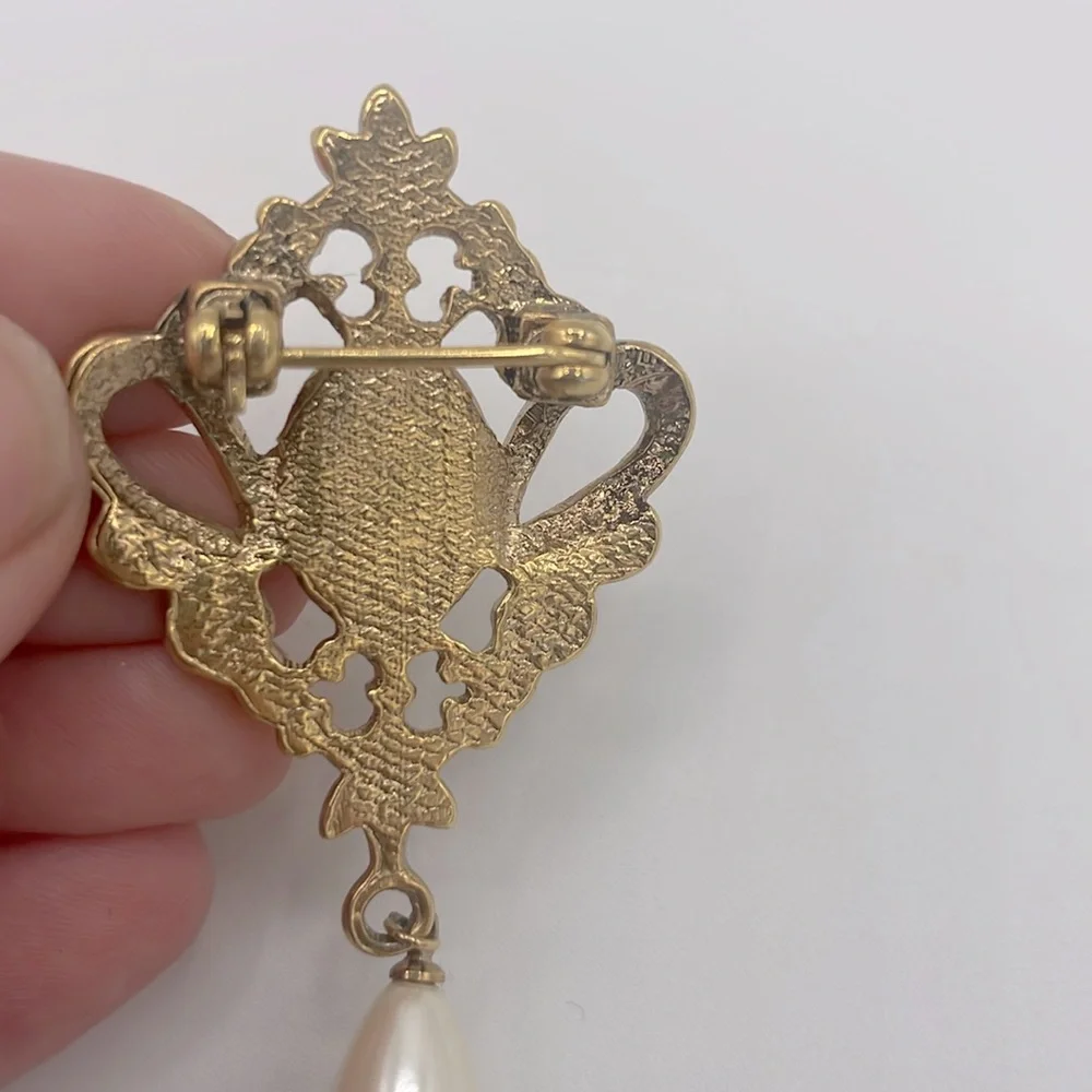 Victorian Style Gold and Cream Filigree Brooch with Pearl Accents - Picture 4 of 5